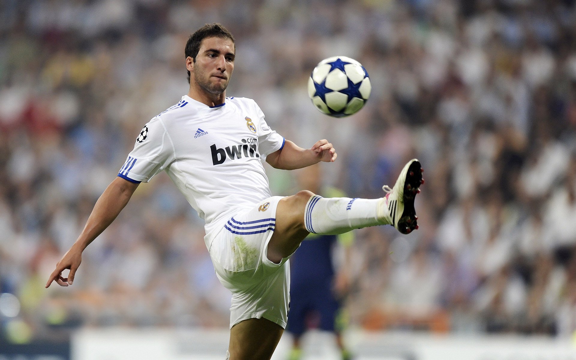 开云官网-欧洲杯战报，瑞士爆冷乌克兰，莱万连续得分拉开差距