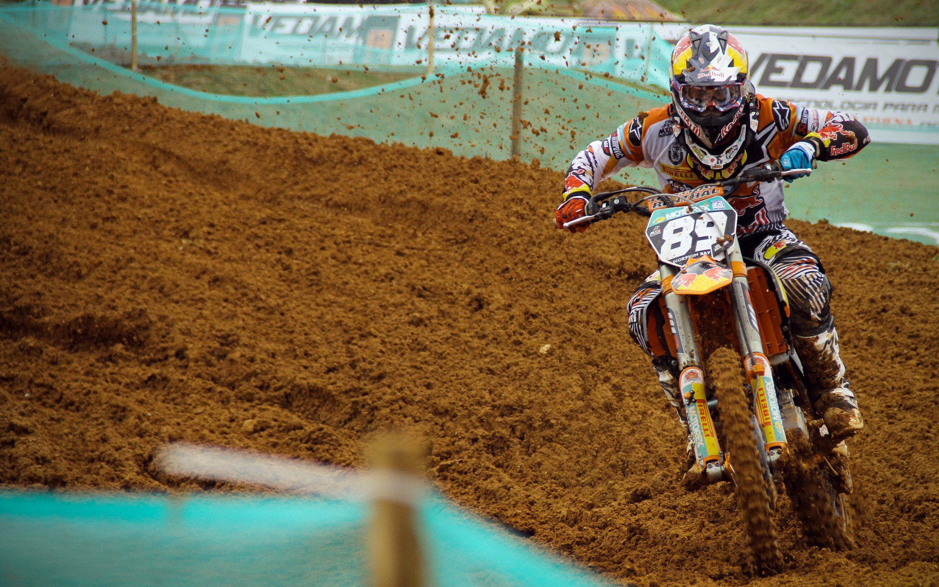 开云体育-F1年度争冠之夜，穆勒进攻端无人可挡，当赛道化为绿茵场